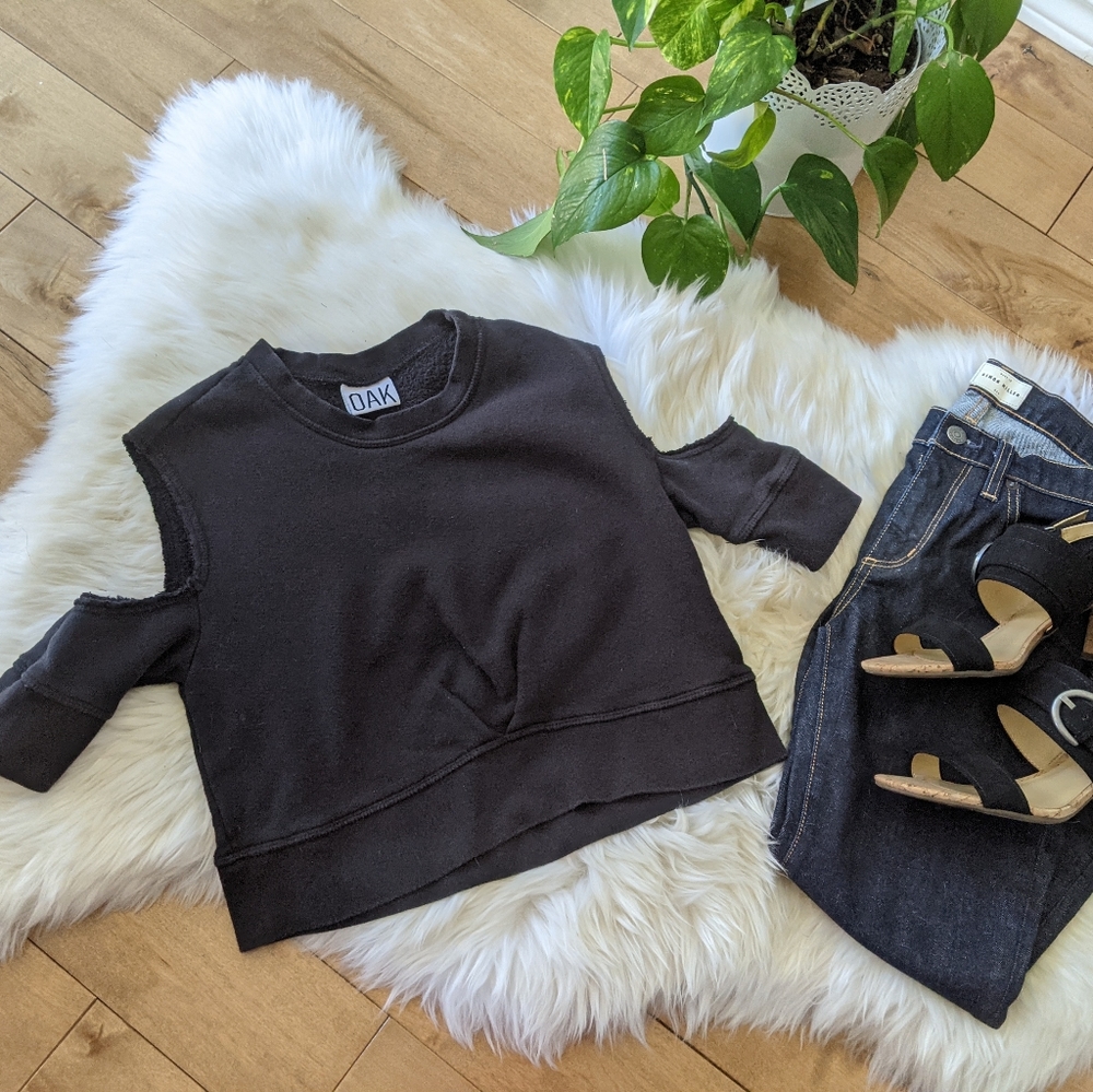 👕OAK - Cold Shoulder Cropped Sweater - Picture 3 of 7